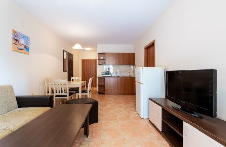 One bedroom apartment with kitchenette